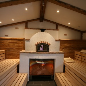 bid4 four sauna cuisson moderne banc parfumé banc à lattes bois profilé bâtiment bien-être thermes bergland bad endbach feu glace sauna group73