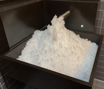 fuente de hielo referencia corian instalación planta construcción foto