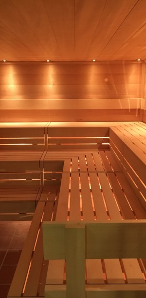 bild3 sauna banco de iluminación banco de listones instalación de construcción wellness piscina cubierta heslach stuttgart fire ice sauna group