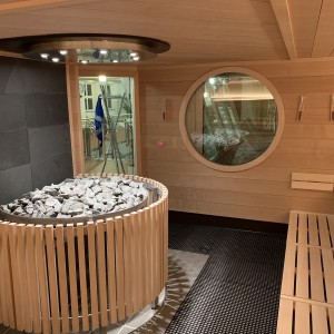 bild5 sauna four kw éclairage banc lattes panneaux en bois banc construction établissement bien-être piscine intérieure heslach stuttgart feu glace sauna groupe