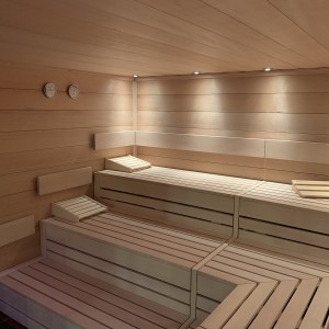 bild9 sauna éclairage banc lattes panneaux en bois banc construction installation bien-être piscine couverte heslach stuttgart feu glace sauna groupe