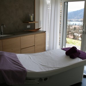 foto11 lettino sala massaggi bellezza mobili costruzione struttura wellness hotel tegernsee fire ice sauna group