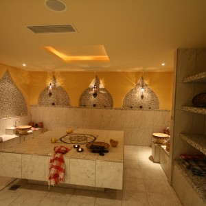 Kuvahöyrykylpy Hammm Tuerischisches kylpyhuoneen valaistus Massiivinen järjestelmä Wellness Monte Mare Schliersee Fire Ice Sauna -ryhmä Kuvahöyrykylpy Hammm Tuerischisches kylpyhuoneen valaistus Massiivinen järjestelmä Wellness Monte Mare Schliersee Fire Ice Sauna -ryhmä