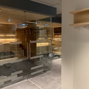 foto sauna legno vetro costruzione impianti progettazione impianti wellness spa mobili lettini sauna progetto piscina coperta oschersleben fuoco e ghiaccio wellness spa group gmbh