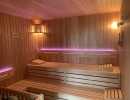 photo sauna finlandais bancs en bois construction d&#39;installations d&#39;éclairage planification d&#39;installations mobilier de spa de bien-être chaises longues projet de sauna hôtel tannenhof feldberg feu et glace bien-être spa groupe gmbh